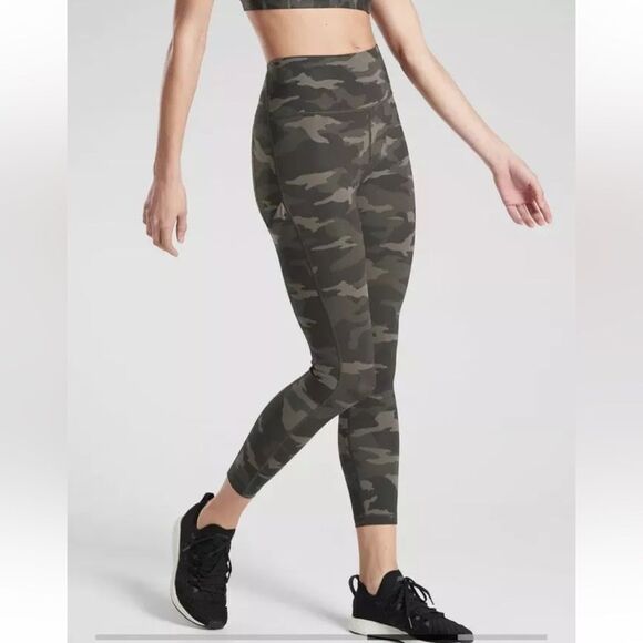 Women’s Athleta Ultimate 7/8 Tight Camo | XSmall - Picture 1 of 12